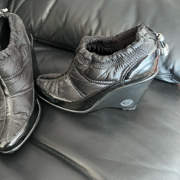 Black ankle boots by BCBG, upper trimmings leather , man made sole - Picture 2 of 4